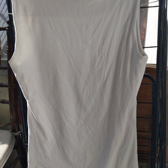 ZARA W/B COLLECTION WHITE SLEEVELESS TOP TANK ROUND NECK SIZE MEDIUM - Picture 7 of 9